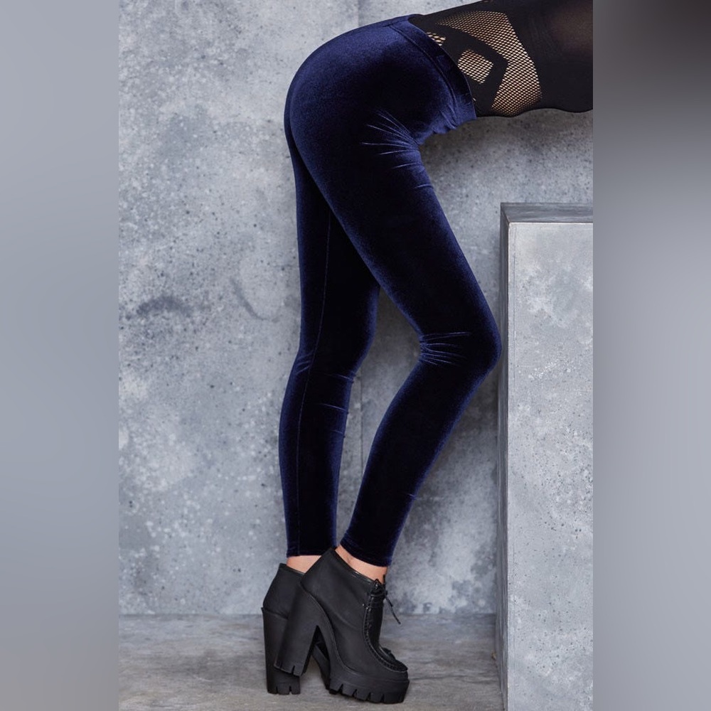 NWOT Blackmilk Velvet Deep Blue High Waisted Leggings ~ LIMITED Size Medium - Picture 3 of 15